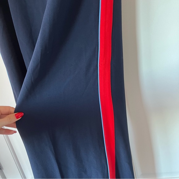 DKNY NWOT Beautiful Navy Tuxedo Crepe Pants Size 14. - Picture 3 of 3